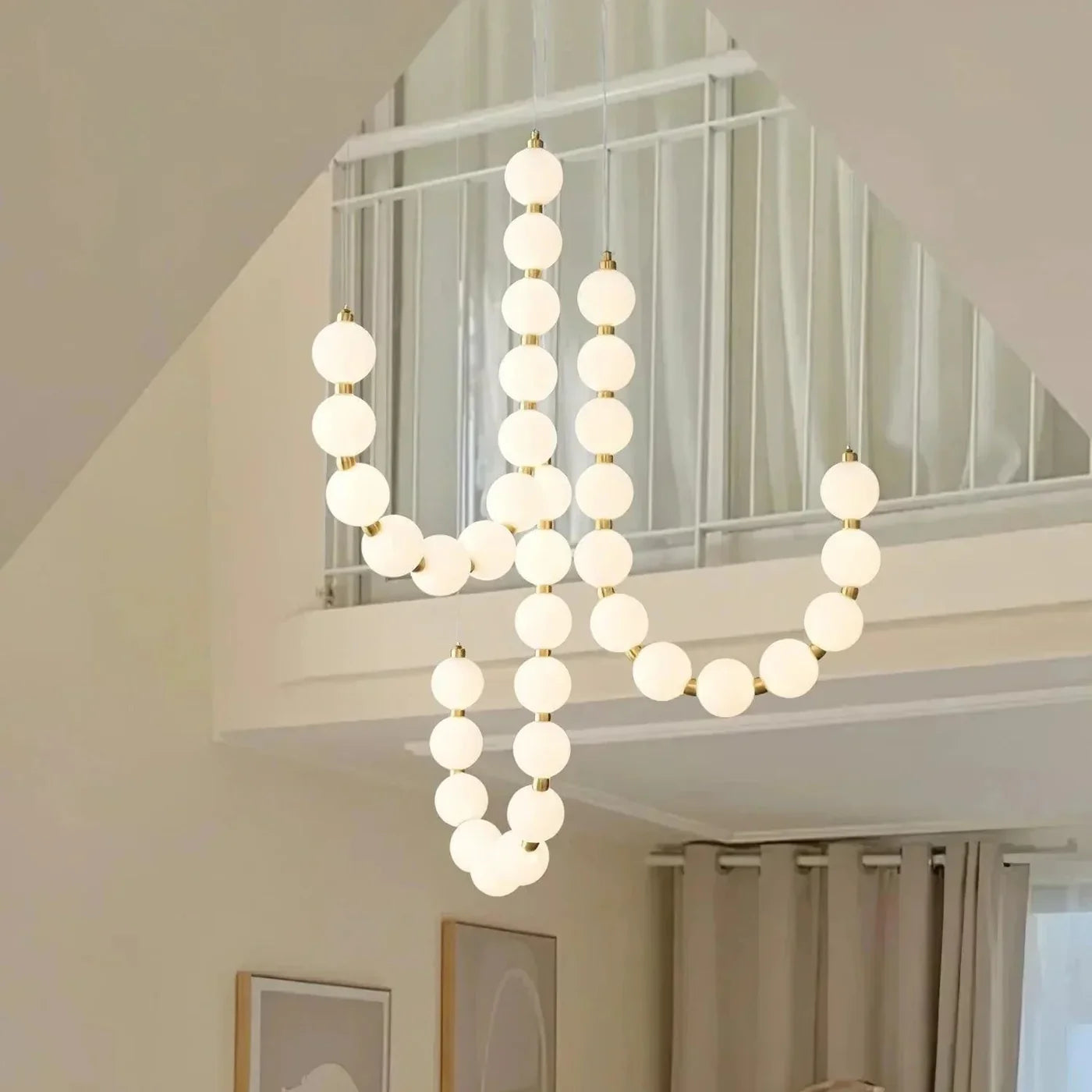 Lampa wisząca LED — efektowna forma naszyjnika z kulami świetlnymi | Norivo Norivo