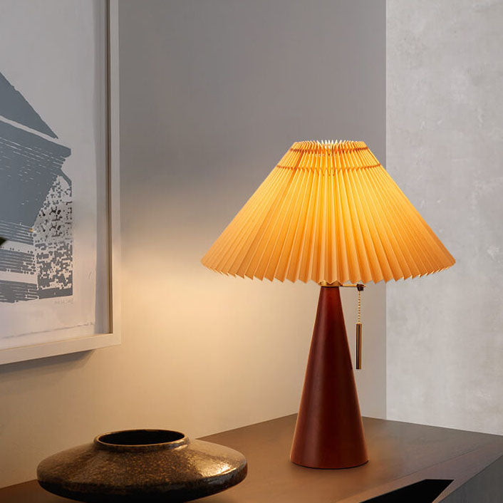 Lampa stołowa z plisowanym kloszem — drewniana podstawa, styl skandynawski | Norivo Norivo
