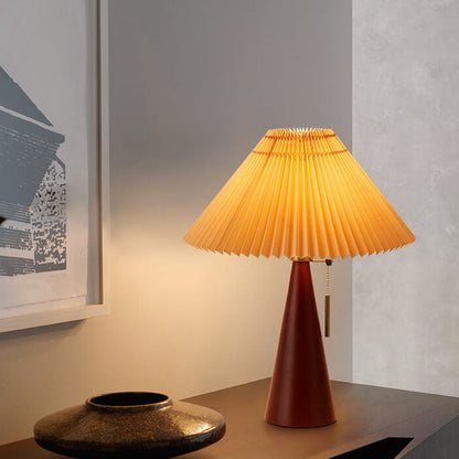 Lampa stołowa z plisowanym kloszem — drewniana podstawa, styl skandynawski | Norivo Norivo