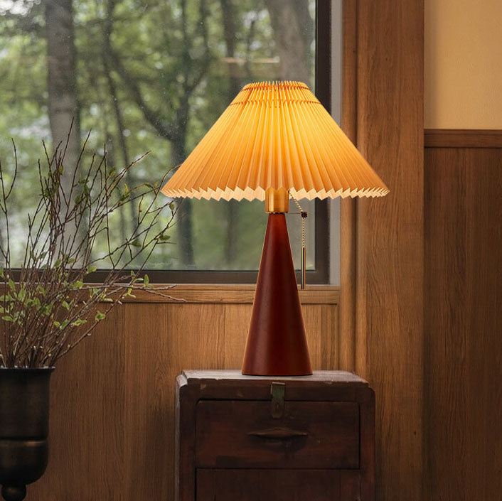 Lampa stołowa z plisowanym kloszem — drewniana podstawa, styl skandynawski | Norivo Norivo