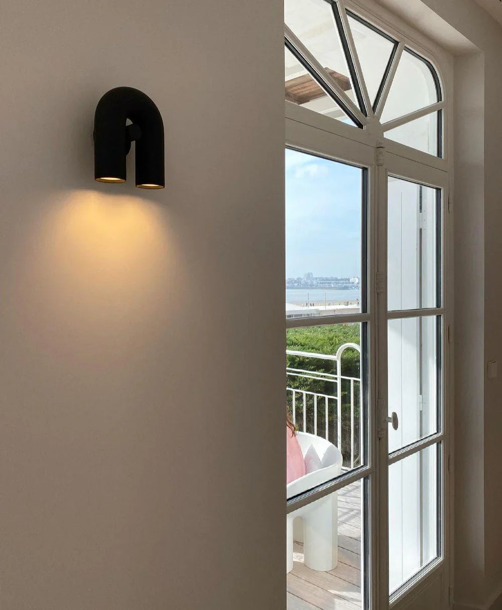 Nowoczesna lampa ścienna LED w kształcie łuku — designerski kinkiet, 4 kolory | Norivo Norivo