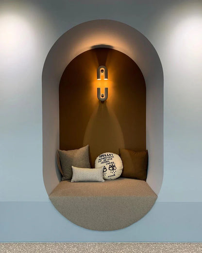 Nowoczesna lampa ścienna LED w kształcie łuku — designerski kinkiet, 4 kolory | Norivo Norivo
