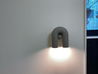 Nowoczesna lampa ścienna LED w kształcie łuku — designerski kinkiet, 4 kolory | Norivo Norivo