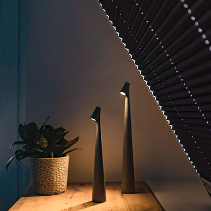 Elegancka lampa stołowa LED — smukły design, dotykowy włącznik, 5 kolorów | Norivo Norivo