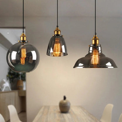 Industrialna lampa wisząca retro — klosz z dymionego szkła, złote wykończenie | Norivo Norivo