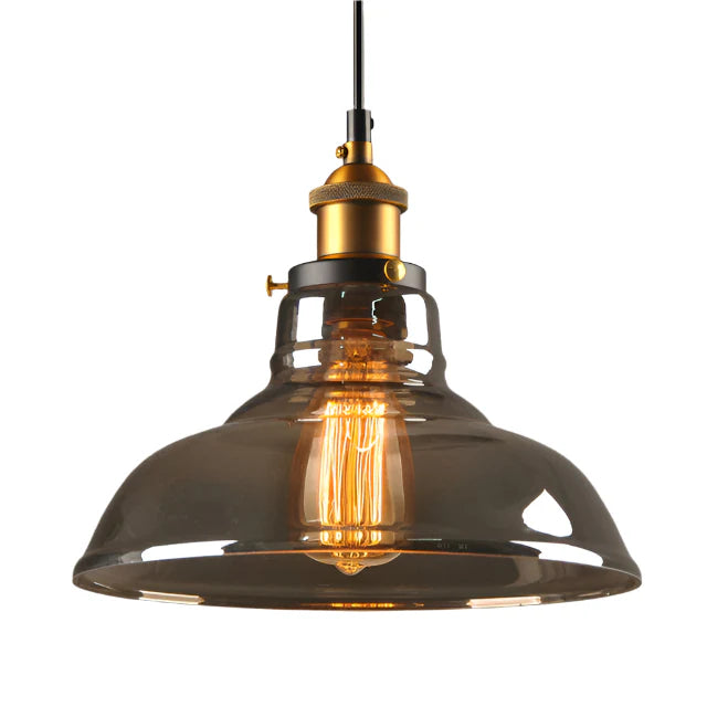 Industrialna lampa wisząca retro — klosz z dymionego szkła, złote wykończenie | Norivo Norivo