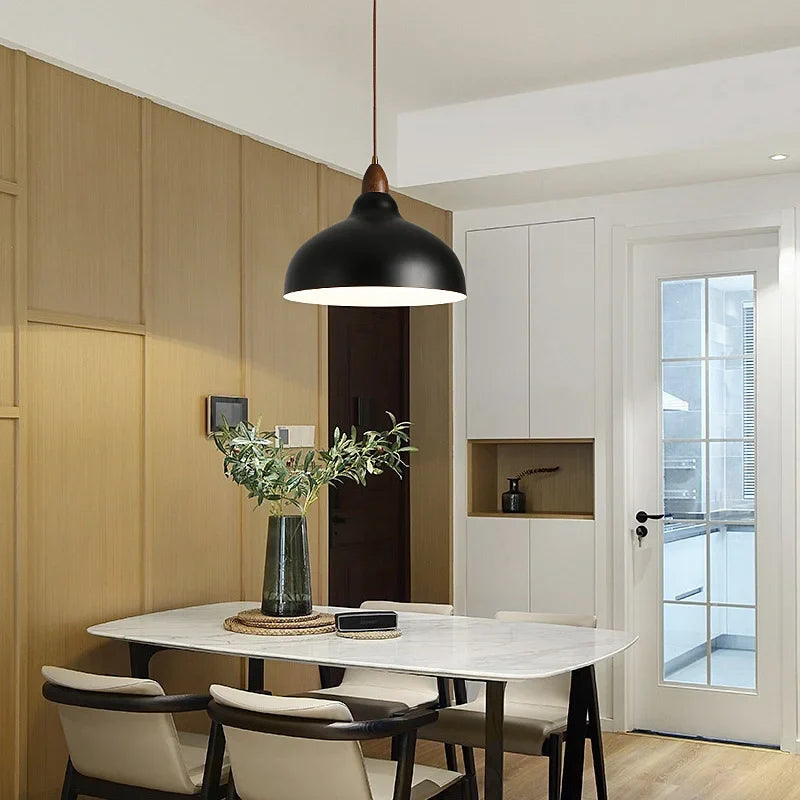 Lampa wisząca z drewnianym akcentem — minimalistyczny design | Norivo Norivo