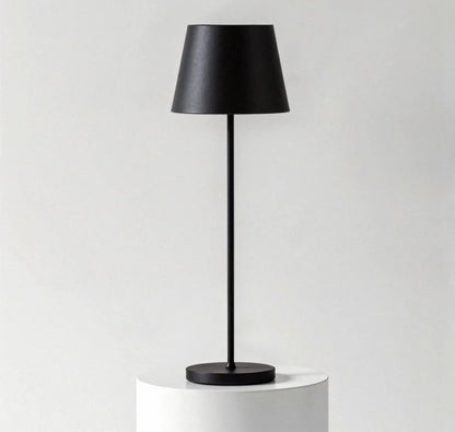 Nowoczesna lampa stołowa LED — dotykowy włącznik, ładowana, 8 kolorów | Norivo Norivo