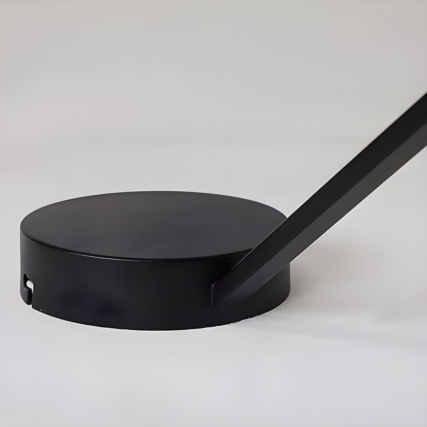 Lampa sufitowa ELENA — okrągła, minimalistyczna, semi flush mount | Norivo Norivo