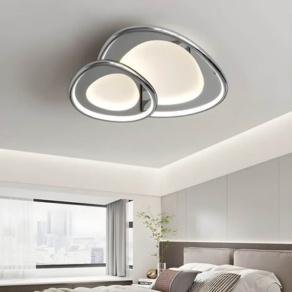 Lampa sufitowa RIPPLE — designerskie oświetlenie z efektem fal, chrom lub biały | Norivo Norivo