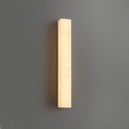 Kinkiet ścienny LED z kamienia naturalnego — pionowa lampa premium z alabastru | Norivo Norivo