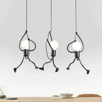 Lampa wisząca z motywem wspinającej się postaci — artystyczna oprawa | Norivo Norivo