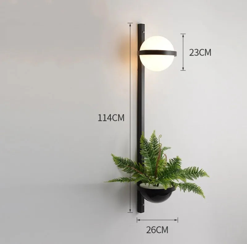 Nowoczesna lampa ścienna z kulami LED i doniczką — designerska kolumna świetlna | Norivo Norivo