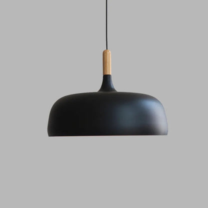Metalowa lampa wisząca z drewnianym akcentem — styl skandynawski | Norivo Norivo