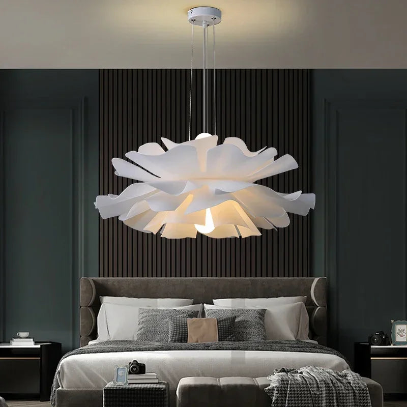 Lampa wisząca w kształcie kwiatu lotosu — warstwowy klosz | Norivo Norivo