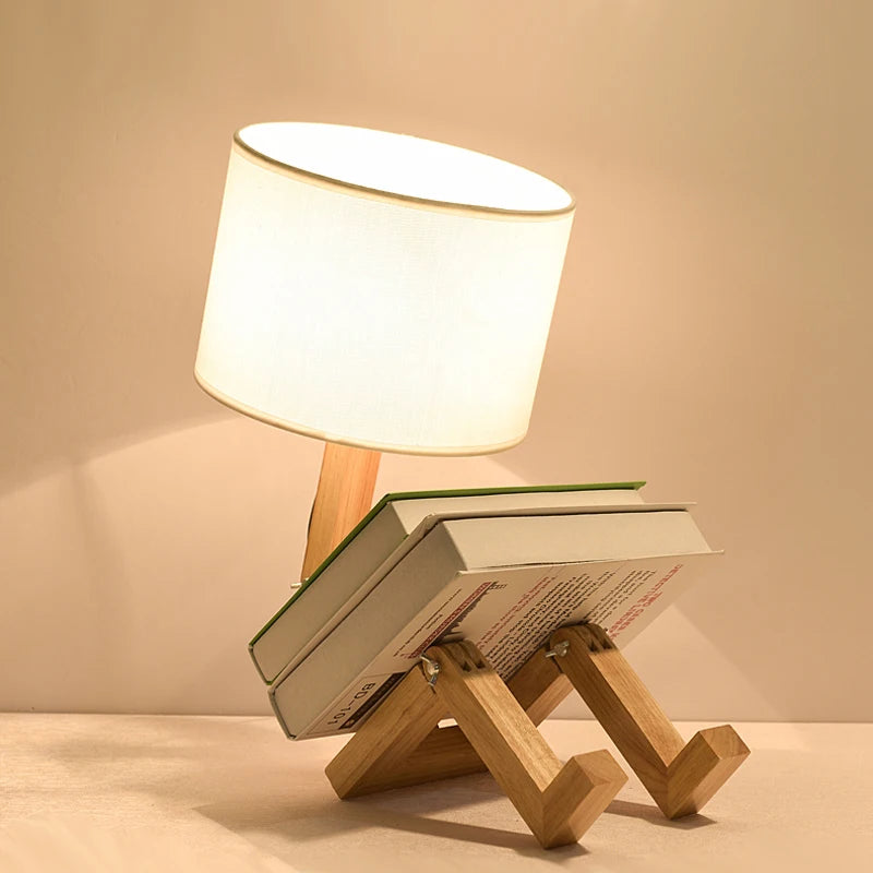 Designerska lampa stołowa drewniana — regulowana, forma "robot" | Norivo Norivo