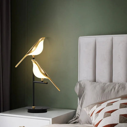 Designerska lampka nocna LED z ptakami — regulowana barwa światła | Norivo Norivo