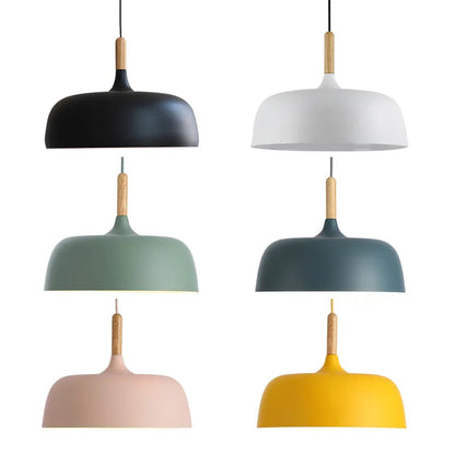 Metalowa lampa wisząca z drewnianym akcentem — styl skandynawski | Norivo Norivo