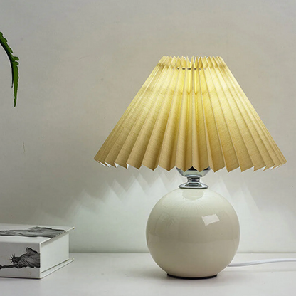 Lampka stołowa z plisowanym abażurem — designerska kula, ceramiczna podstawa | Norivo Norivo
