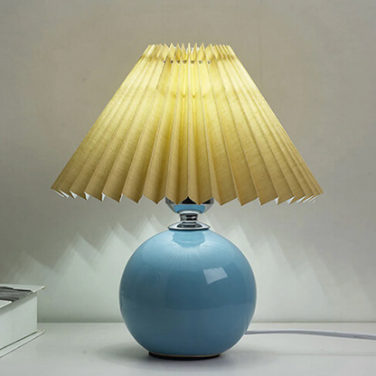 Lampka stołowa z plisowanym abażurem — designerska kula, ceramiczna podstawa | Norivo Norivo