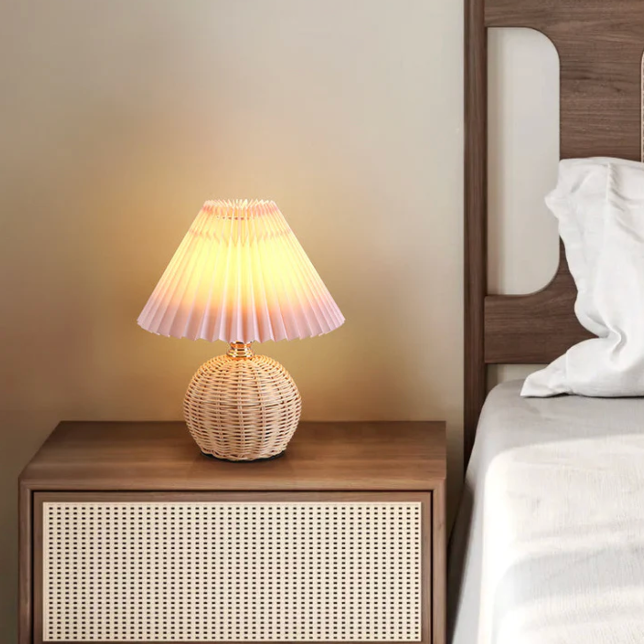 Lampka stołowa z plecioną podstawą — boho, plisowany abażur, 7 kolorów | Norivo Norivo