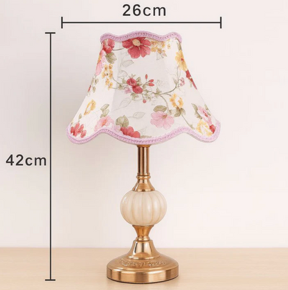 Klasyczna lampa stołowa z abażurem — styl retro, szkło i chrom, 4 wersje | Norivo Norivo
