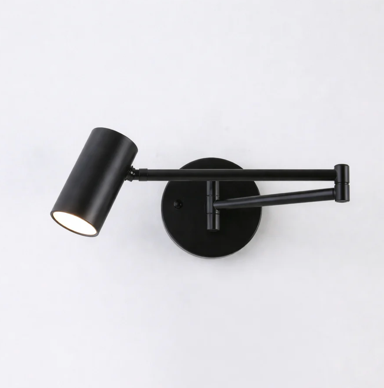 Nowoczesny kinkiet ścienny z regulowanym ramieniem — minimalistyczna lampa punktowa | Norivo Norivo