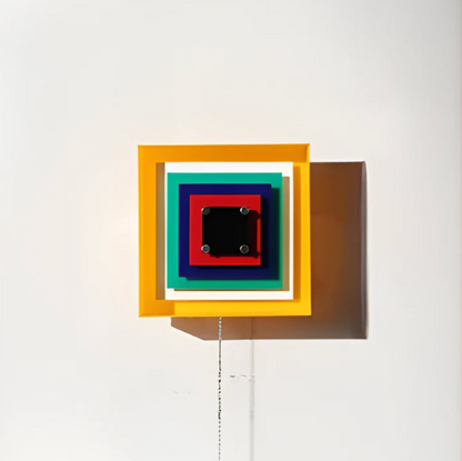 Designerski kinkiet ścienny Geometry — kolorowa lampa dekoracyjna z łańcuszkiem | Norivo Norivo