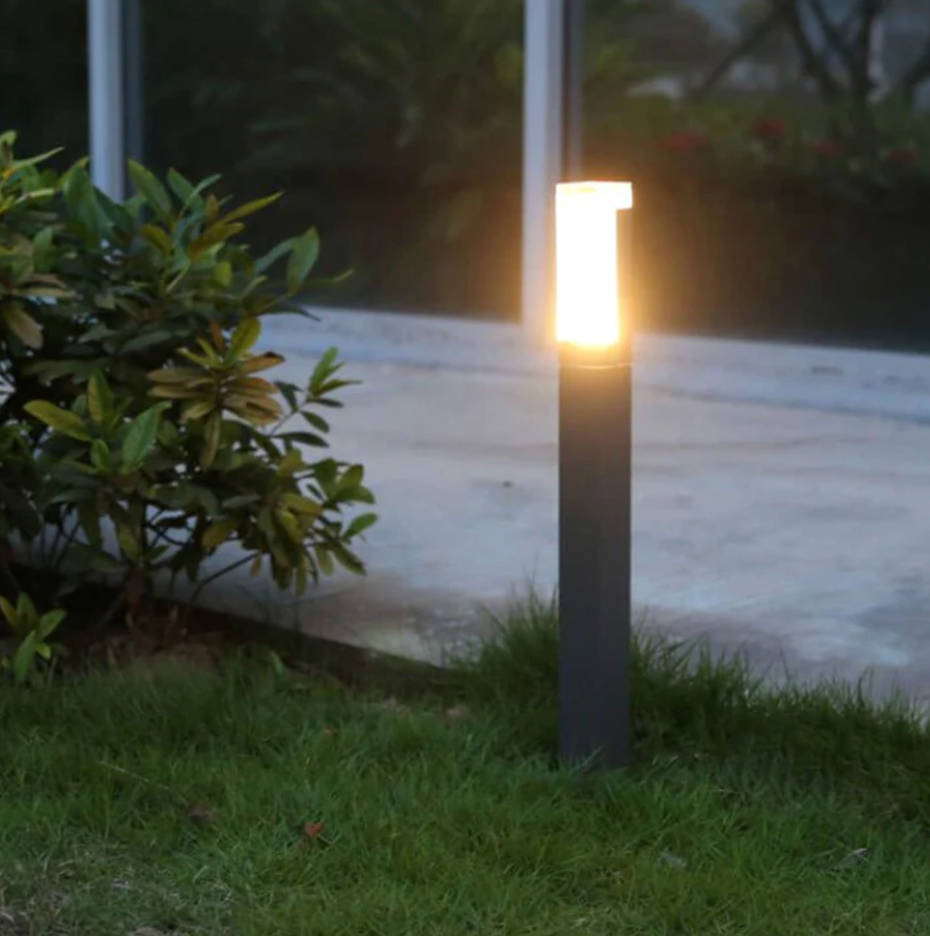 Nowoczesna lampa ogrodowa LED — wodoodporny słupek zewnętrzny, 2 rozmiary | Norivo Norivo