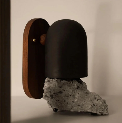 Nowoczesny kinkiet ścienny z drewnianą podstawą — minimalistyczna lampa nordycka | Norivo Norivo