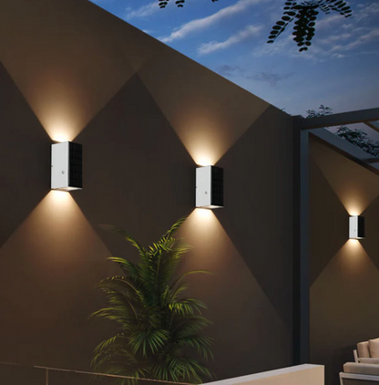 Solarna lampa ścienna LED góra-dół — kinkiet elewacyjny zewnętrzny, 2 rozmiary | Norivo Norivo