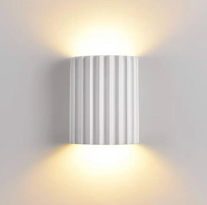 Nowoczesny kinkiet ścienny z żebrowaną strukturą — lampa LED CCT, 4 kolory | Norivo Norivo