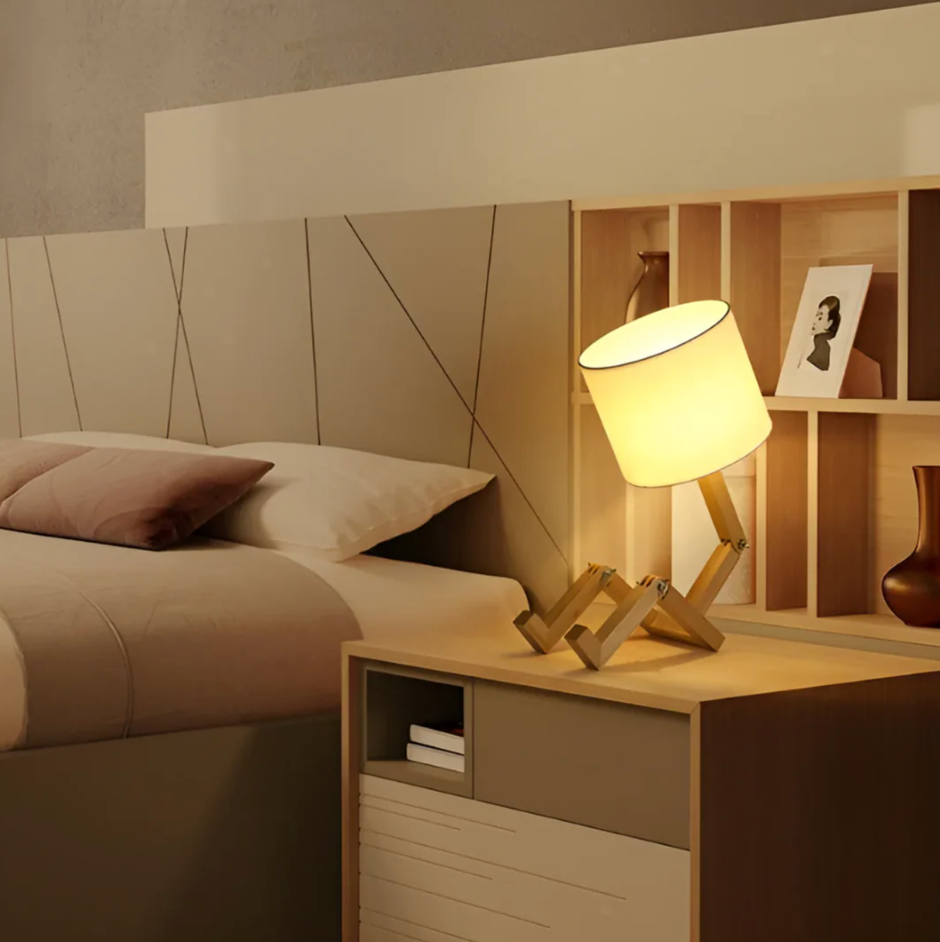Designerska lampa stołowa drewniana — regulowana, forma "robot" | Norivo Norivo