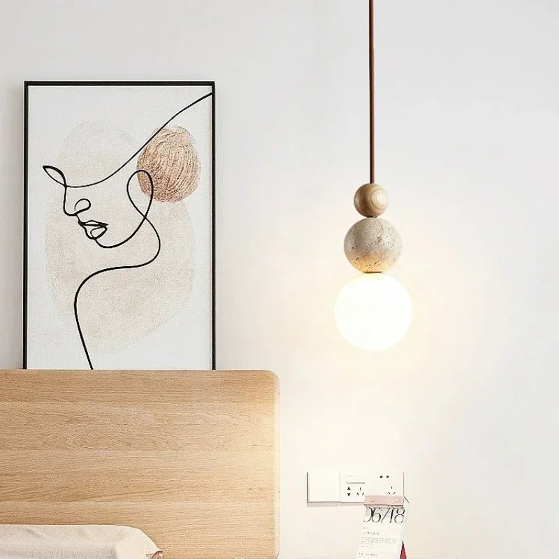 Lampa wisząca z kulistymi detalami — trawertyn i drewno | Norivo Norivo