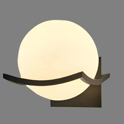 Nowoczesny kinkiet kulisty — elegancka lampa ścienna ze szkła | Norivo Norivo