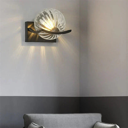 Nowoczesny kinkiet kulisty — elegancka lampa ścienna ze szkła | Norivo Norivo