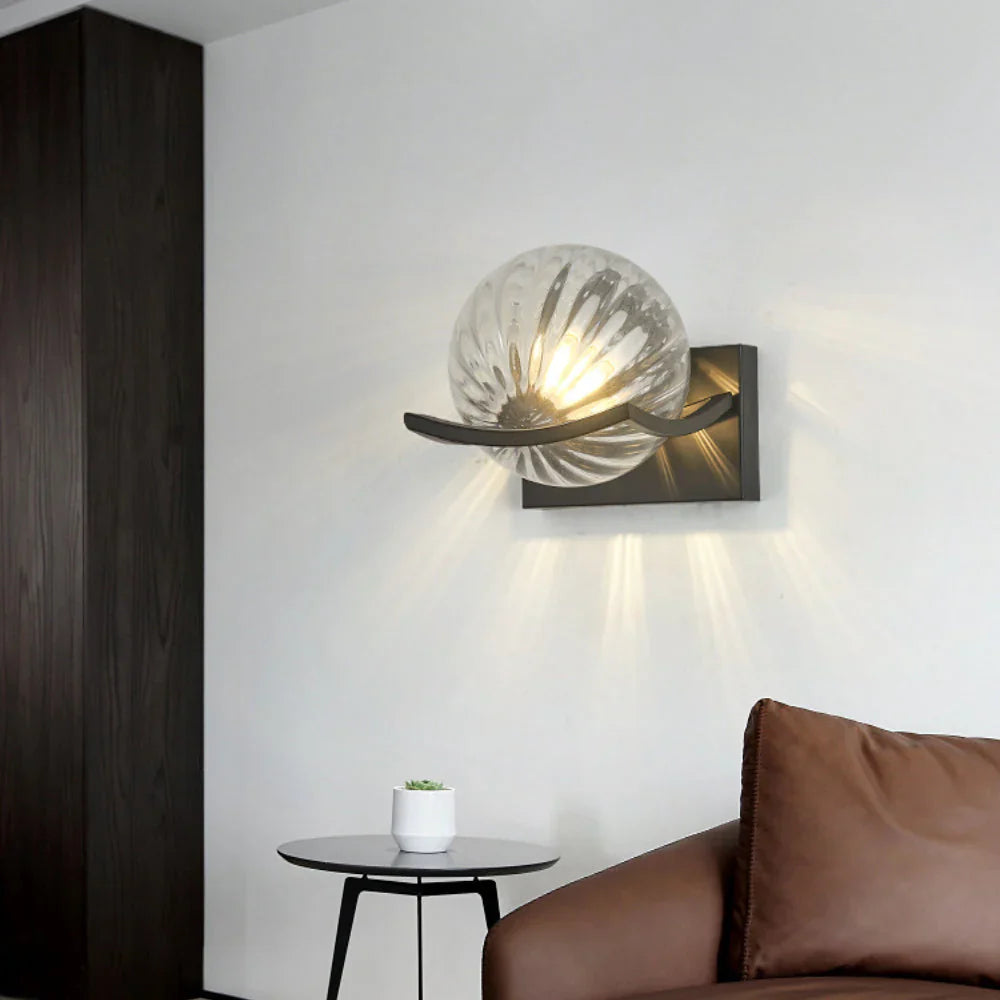 Nowoczesny kinkiet kulisty — elegancka lampa ścienna ze szkła | Norivo Norivo