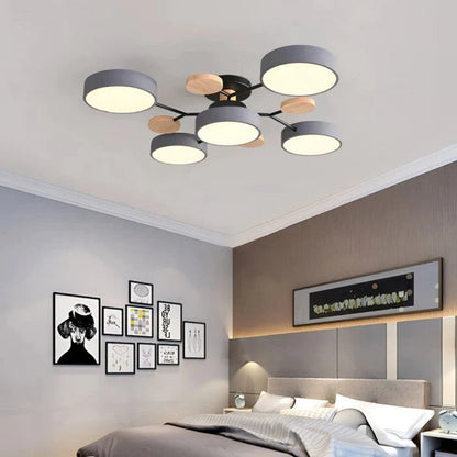 Lampa sufitowa LED wieloramienna z drewnianymi akcentami — 4 kolory | Norivo Norivo