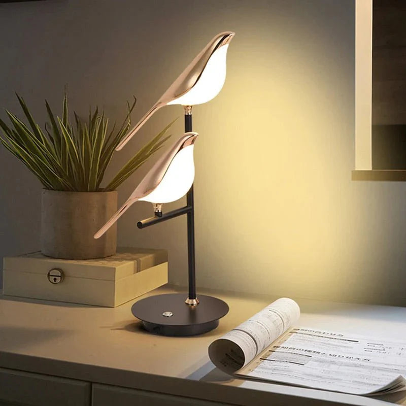 Designerska lampka nocna LED z ptakami — regulowana barwa światła | Norivo Norivo