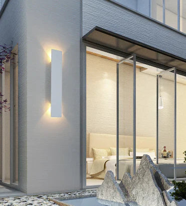 Zewnętrzna lampa elewacyjna LED — kinkiet góra/dół, wodoodporny, 4 rozmiary | Norivo Norivo
