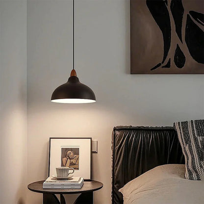Lampa wisząca z drewnianym akcentem — minimalistyczny design | Norivo Norivo