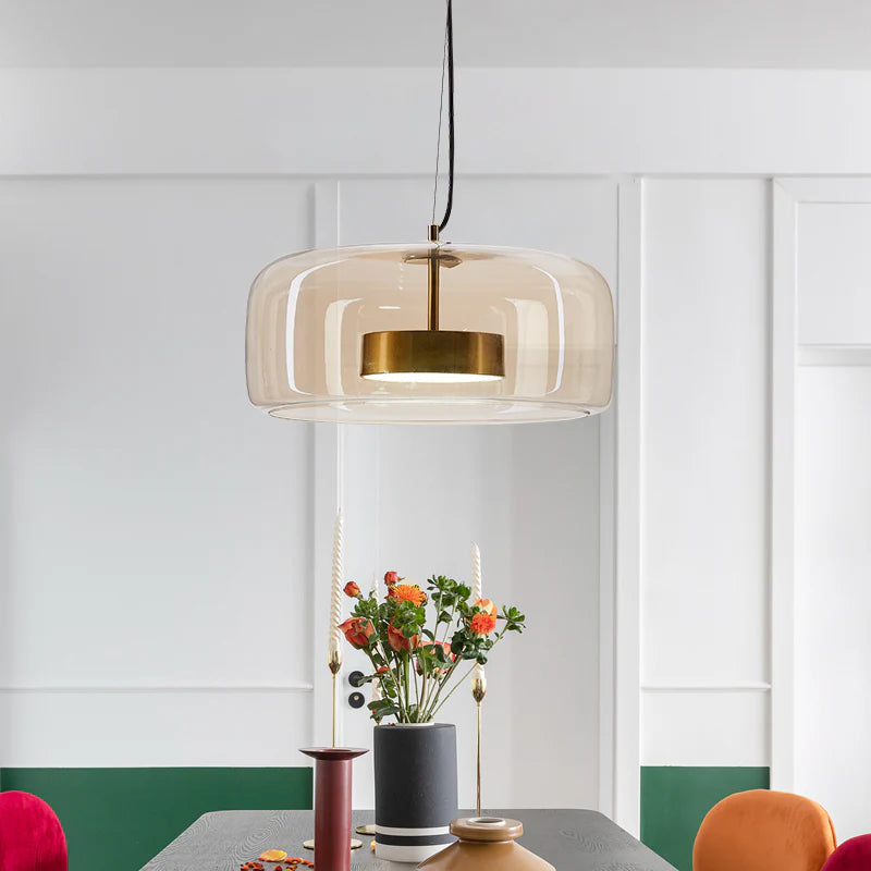 Szklana lampa wisząca LED — minimalistyczny klosz, złote wykończenie | Norivo Norivo