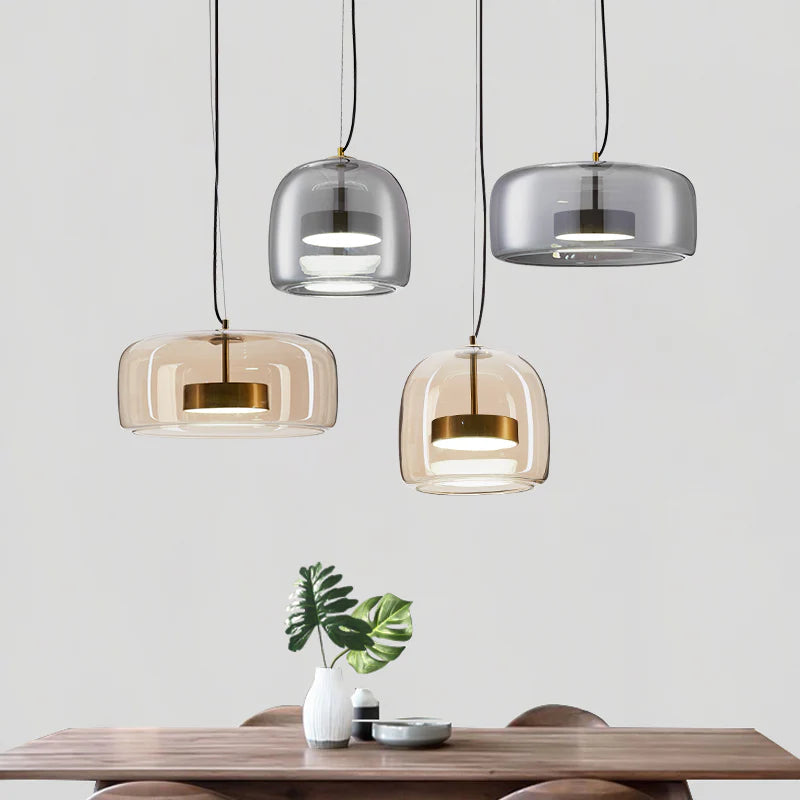 Szklana lampa wisząca LED — minimalistyczny klosz, złote wykończenie | Norivo Norivo