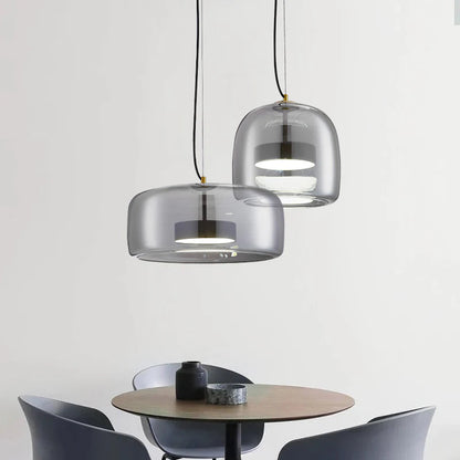 Szklana lampa wisząca LED — minimalistyczny klosz, złote wykończenie | Norivo Norivo