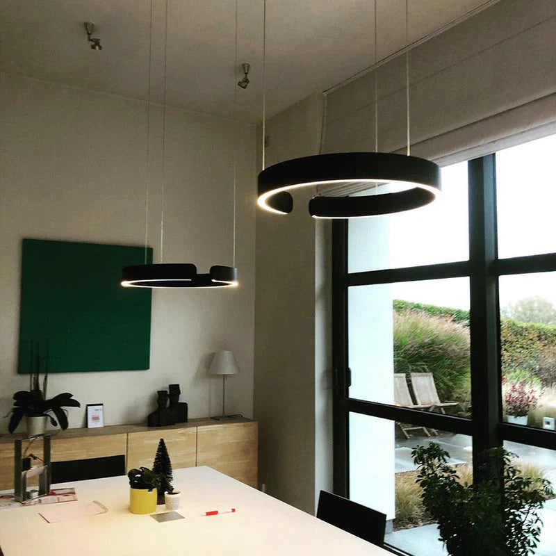 Nowoczesny żyrandol LED w kształcie pierścienia — 4 kolory, 3 rozmiary | Norivo Norivo
