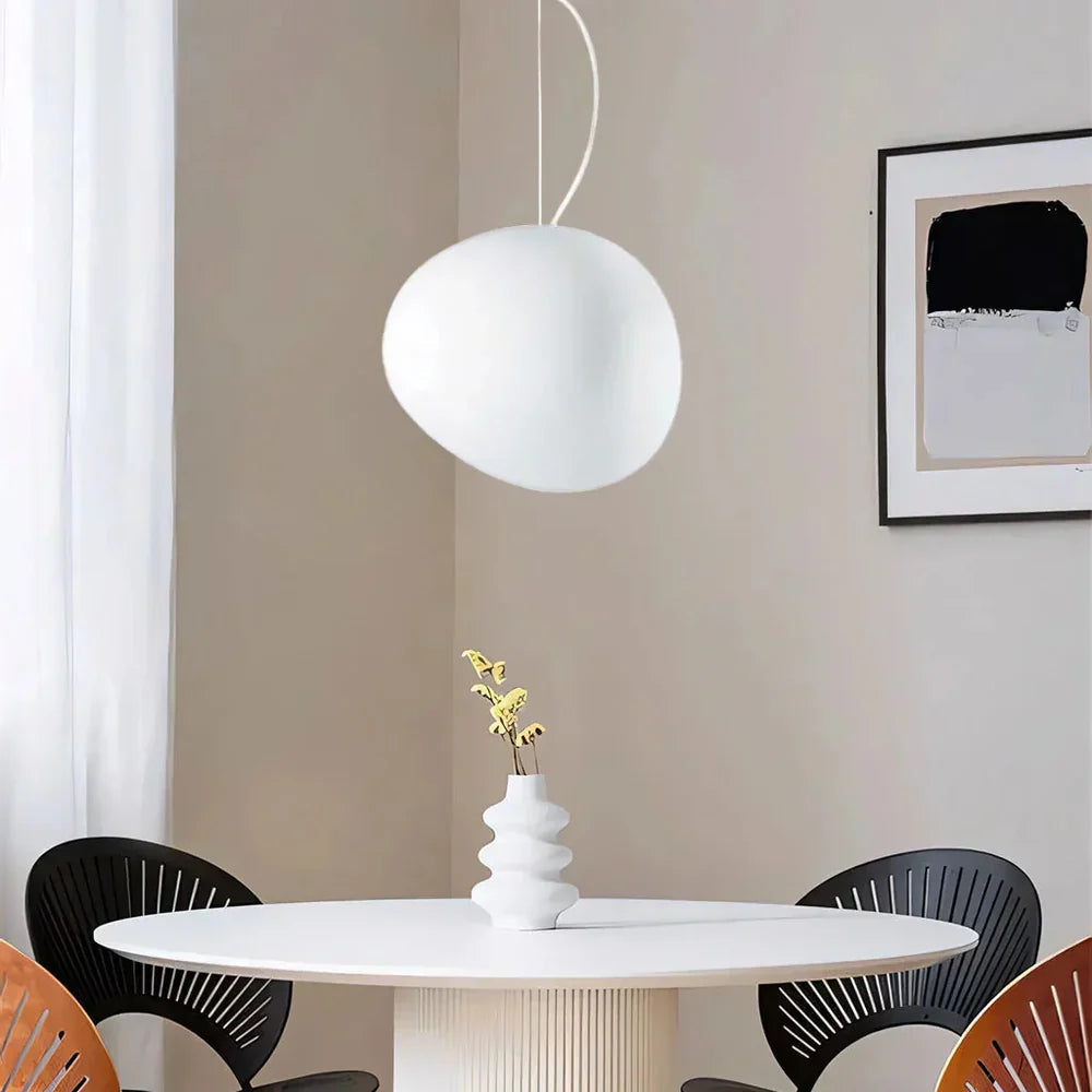 Lampa wisząca o organicznym okrągłym kształcie — minimalistyczny design | Norivo Norivo