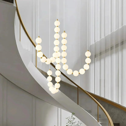Lampa wisząca LED — efektowna forma naszyjnika z kulami świetlnymi | Norivo Norivo