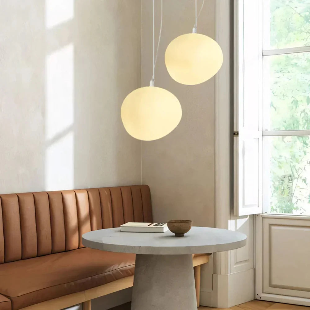 Lampa wisząca o organicznym okrągłym kształcie — minimalistyczny design | Norivo Norivo