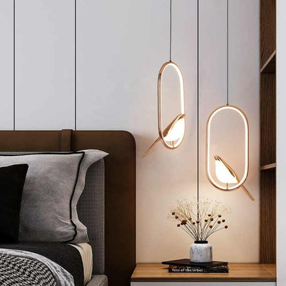 Luksusowa lampa wisząca ze złotym ptakiem — artystyczna dekoracja sufitowa | Norivo Norivo